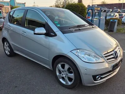 Gebraucht Mercedes A180 109 PS (80 kW) 2010 Silber Limousine
