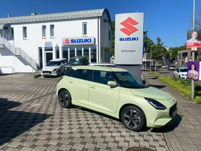 Neu Suzuki Swift Comfort+ 82 PS (60 kW) 2025 Gelb Kleinwagen