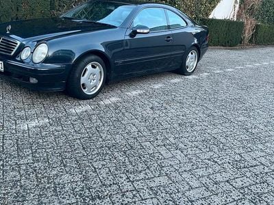Blau Gebraucht 2002 Mercedes CLK200 Coupé | 2.200 €