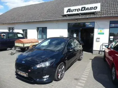 Second-hand Ford Focus ST-Line 125 CP (91 kW) 2017 Negru Berlinǎ