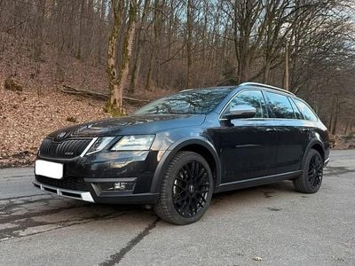 Schwarz Gebraucht 2020 Skoda Octavia Scout Kombi | 28.000 € (Etwas zu teuer)