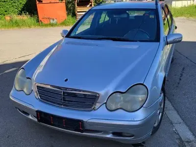 Gebraucht Mercedes C220 Classic 143 PS (105 kW) 2001 Silber Limousine