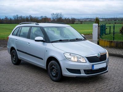 Grau Gebraucht 2012 Skoda Fabia Kombi | 3.500 € (Fairer Preis)