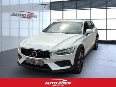 Gebraucht Volvo V60 CC Pro 197 PS (144 kW) 2021 Crystal white Kombi