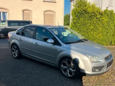Gebraucht Ford Focus 147 PS (108 kW) 2006 Silber Limousine