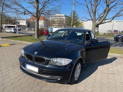 Gebraucht BMW 116 122 PS (89 kW) 2009 Schwarz Kleinwagen