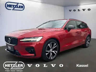 Gebraucht Volvo V60 Plus 197 PS (144 kW) 2023 Fusion red / metallic Kombi