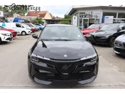 Neu Alfa Romeo Junior Edizione Speciale 145 PS (106 kW) 2026 Nero tortona, unilackierung ( SUV