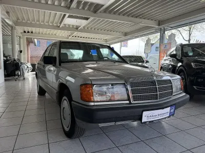 Gebraucht Mercedes 190 118 PS (86 kW) 1988 Silber Limousine