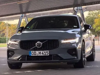Gebraucht Volvo S60 Ultimate 250 PS (183 kW) 2023 Grau Limousine