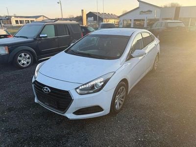Weiß Gebraucht 2017 Hyundai i40 Trend Limousine | 6.300 € (Fairer Preis)