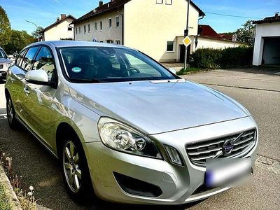 Second-hand Volvo V60 115 CP (84 kW) 2013 Gri Break
