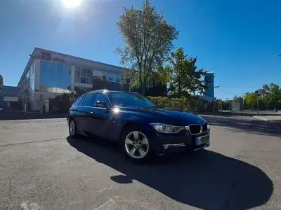 Usata BMW 318 Luxury Line 143 CV (105 kW) 2013 Blu Station wagon