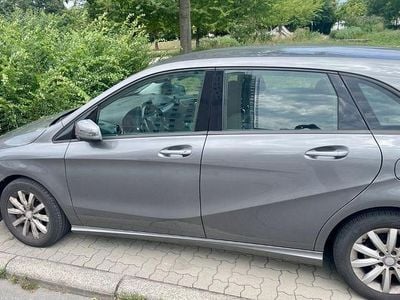 Gebraucht Mercedes B200 156 PS (114 kW) 2013 Grau Van / Kleinbus