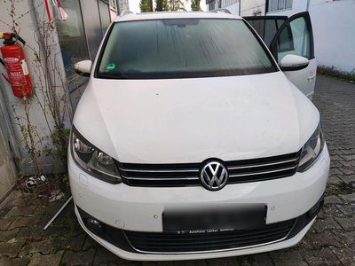 Weiß Gebraucht 2013 VW Touran Highline Van / Kleinbus | 9.200 € (Etwas zu teuer)