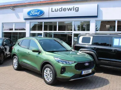 Neu Ford Kuga Titanium 152 PS (111 kW) 2026 Grün SUV