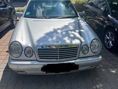 Second-hand Mercedes E280 142 CP (104 kW) 1997 Argintiu Berlinǎ