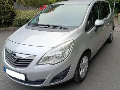 Gebraucht Opel Meriva Edition 120 PS (88 kW) 2011 Silber Van / Kleinbus