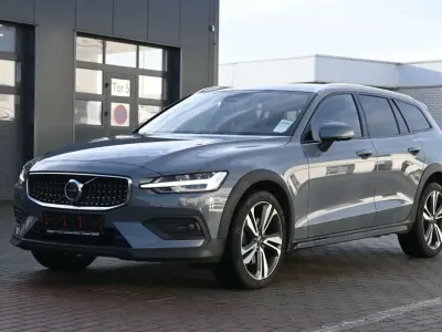 Gebraucht Volvo V60 Plus 197 PS (144 kW) 2023 Grau Kombi