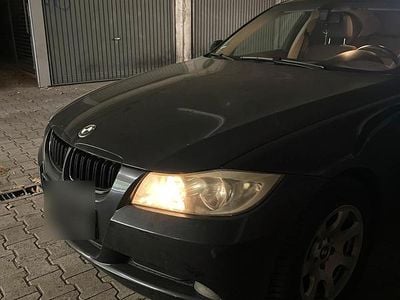 Gebraucht BMW 318 143 PS (105 kW) 2007 Schwarz Limousine