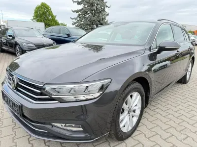 Gebraucht VW Passat Business 122 PS (89 kW) 2023 Grau Kombi