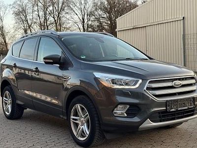 Gebraucht Ford Kuga Titanium 180 PS (132 kW) 2018 Grau SUV
