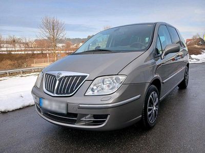 Grau Gebraucht 2008 Lancia Phedra Van / Kleinbus | 3.300 €