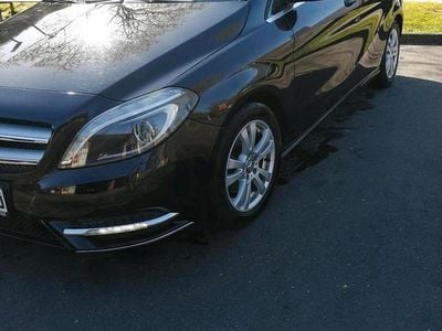 Gebraucht Mercedes B200 136 PS (100 kW) 2013 Schwarz Kleinwagen