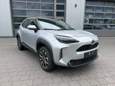 Gebraucht Toyota Yaris Cross Style 131 PS (96 kW) 2025 Shimmering silver met. 1l0 SUV