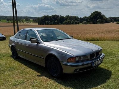 BMW 523