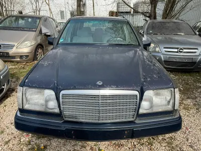 Gebraucht Mercedes E220 150 PS (110 kW) 1995 Blau Kombi
