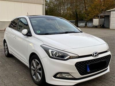 Gebraucht Hyundai i20 Intro Edition 84 PS (61 kW) 2015 Weiß Kleinwagen