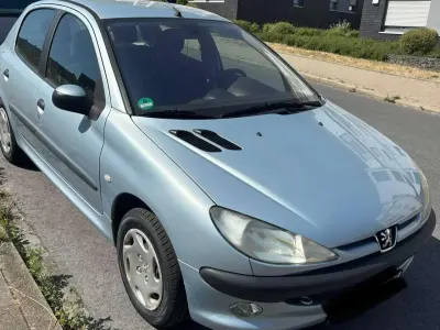 Gebraucht Peugeot 206 61 PS (44 kW) 2003 Silber Kleinwagen