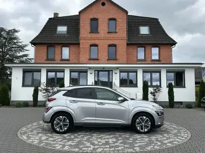 Gebraucht Hyundai Kona Edition 30+ 100 kW (136 PS) 2022 Silber SUV