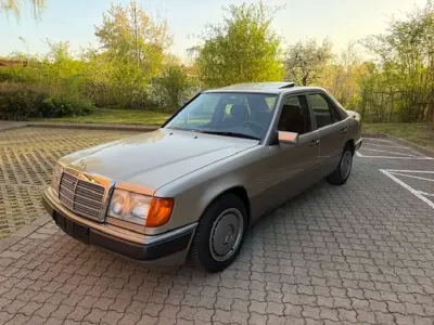 Gebraucht Mercedes 250 90 PS (66 kW) 1993 Silber Limousine
