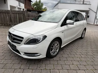 Gebraucht Mercedes B200 AMG Edition 1 156 PS (114 kW) 2012 Weiß Van / Kleinbus