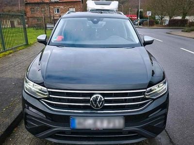 Gebraucht VW Tiguan Allspace 200 PS (147 kW) 2022 Schwarz SUV