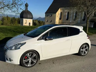 Gebraucht Peugeot 208 GTi 200 PS (147 kW) 2015 Weiß Kleinwagen