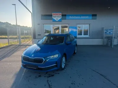 Gebraucht Skoda Octavia Selection 150 PS (110 kW) 2024 Blau Kombi