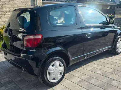 Brugt Toyota Yaris Sol 68 HK (50 kW) 1999 Sort Hatchback