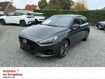 Neu Hyundai i30 Advantage 101 PS (74 kW) 2025 Grün Limousine