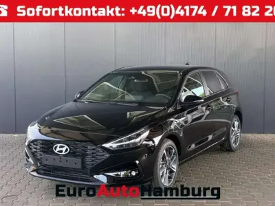 Neu Hyundai i30 Comfort 101 PS (74 kW) 2025 Abyss black Limousine