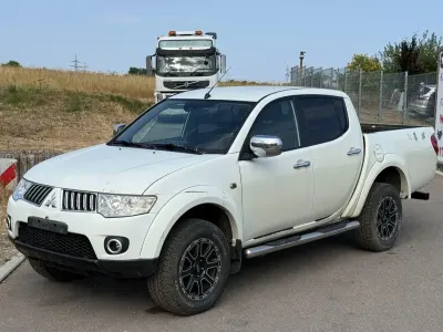 Gebraucht Mitsubishi L200 178 PS (130 kW) 2013 Weiß Pickup