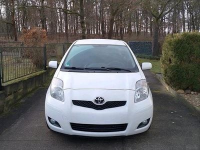 Gebraucht Toyota Yaris 101 PS (74 kW) 2010 Weiß Kleinwagen