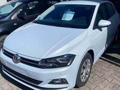 Gebraucht VW Polo Comfortline 95 PS (69 kW) 2018 Weiß Kleinwagen