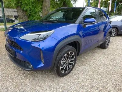 Neu Toyota Yaris Cross Style 131 PS (96 kW) 2026 Blau SUV