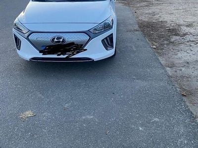 Begagnad Hyundai Ioniq 100 kW (136 HK) 2021 Vit Halvkombi