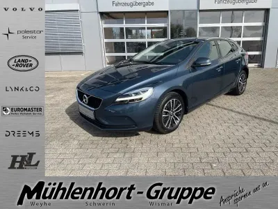 Usata Volvo V40 Momentum 122 CV (89 kW) 2018 Blu Berlina