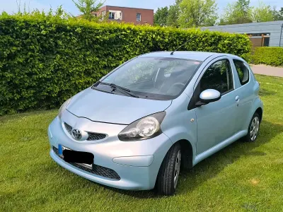 Second-hand Toyota Aygo 68 CP (50 kW) 2007 Argintiu Hatchback