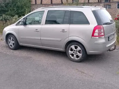 Gebraucht Opel Zafira 120 PS (88 kW) 2007 Silber Van / Kleinbus
